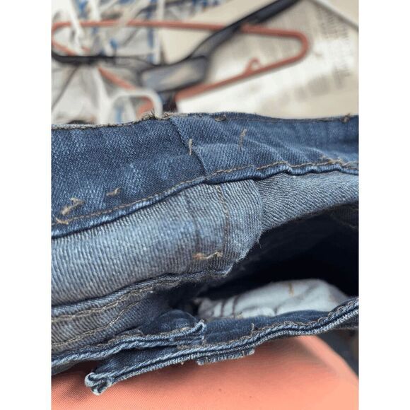 True Religion Low Rise Straight Leg Rhinestone Button TRBJ Rhinestone Butt 30x31 - Picture 10 of 12